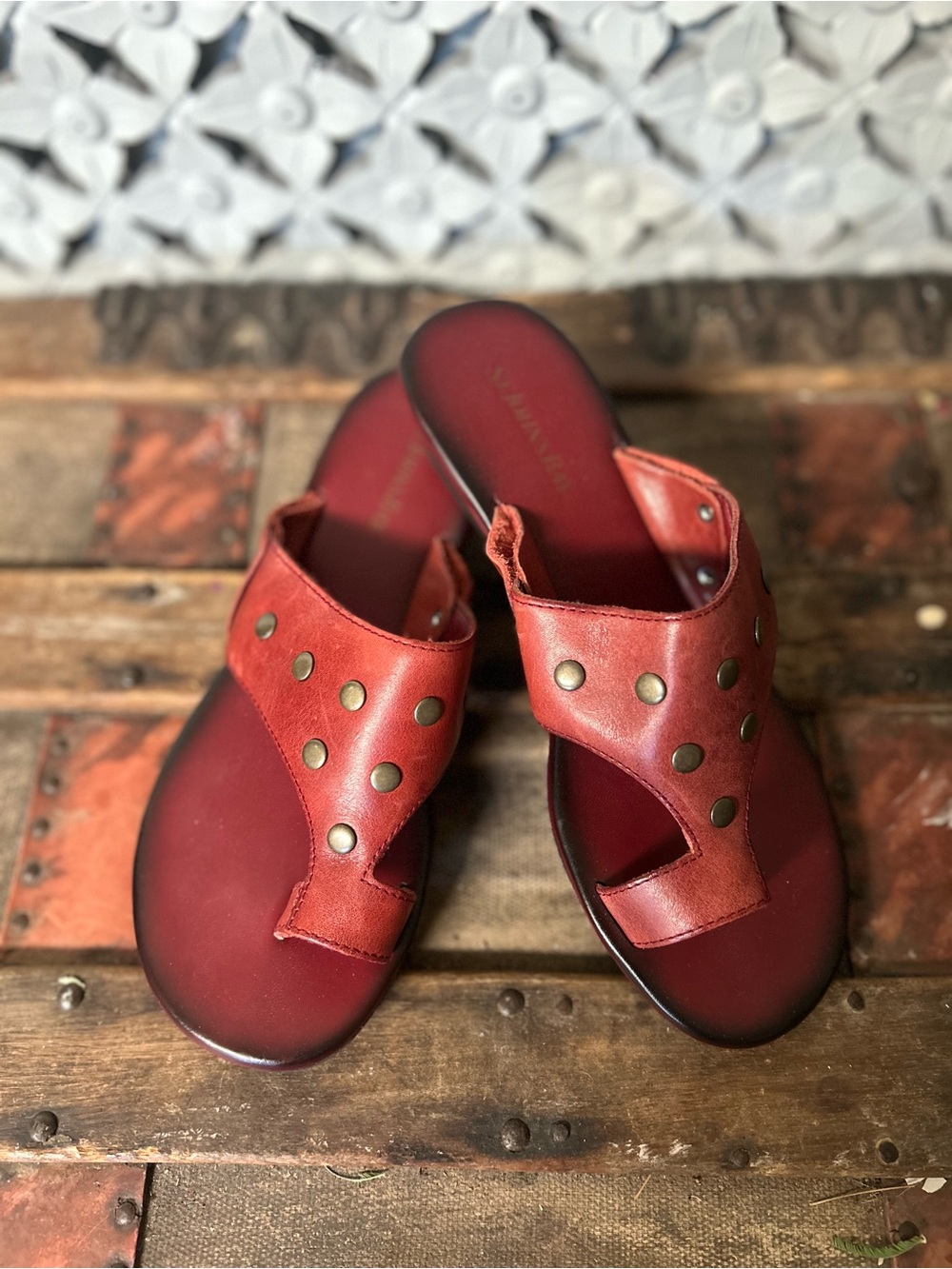 St Johns Bay Red Sandals Studded Women’s Slip On Casual Comfort Leather Size 8
